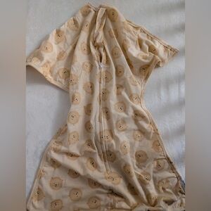 Sleeping baby Lion Print Baby Swaddle NWOT